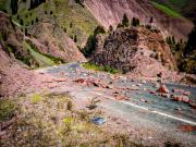 Explosiones con dinamita dañan carreteras y elevan el riesgo de derrumbes, advierte la ABC