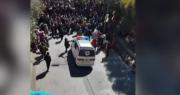 Video: Bloqueadores atacan con piedras una ambulancia en El Alto