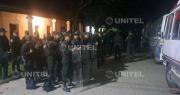 Contingente policial se dirige al pozo petrolero tomado por campesinos en Santa Cruz