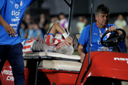 Alarma en Paraguay: una de las figuras del equipo de Gustavo Alfaro salió en camilla y llorando a una semana del debut en el Mundial
