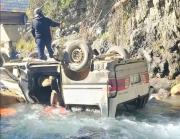 Accidente en Quime deja cuatro fallecidos y una sobreviviente tras caída de minibús a un río