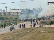 Operativo de desbloqueo en San Julián deja al menos 45 heridos entre policías y civiles