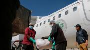 Oruro recibe 7 toneladas de pollo por puente aéreo y alista su venta a Bs 29 por kilo