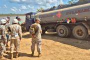 Militares se movilizan en Beni para garantizar el paso de cisternas con combustibles y otros vehículos