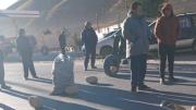 Pese a los bloqueos que impiden el paso de cisternas, choferes de los Yungas instalan otro bloqueo por combustible