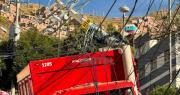 Un camión choca contra un poste y deja sin luz a un barrio de La Paz
