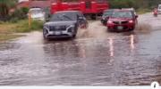 Calles inundadas, escasez de micros y riesgo en el tránsito tras la torrencial lluvia en Santa Cruz