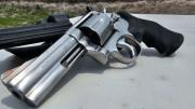 Lo atraparon tratando de vender armas en redes