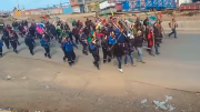 Campesinos del norte de Potosí y del trópico llegan a La Paz para exigir la renuncia del presidente Rodrigo Paz