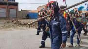 Campesinos de Chayanta ingresan a El Alto marchando y con palos en la mano