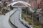Filas kilométricas y días de espera para comprar gasolina por los bloqueos