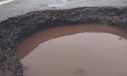 Baches proliferan en las vías y la Alcaldía alista contratos para ampliar los trabajos