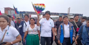 Evo encabeza marcha de las Seis Federaciones del Trópico con el pedido de renuncia de Paz