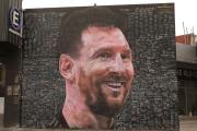 Mural de Messi hecho por amigos y vecinos causa furor en la periferia de Buenos Aires