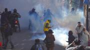 Policía usa gases lacrimógenos para dispersar a marchistas en el centro paceño
