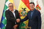 Presidente Paz posesiona a Ricardo Sanjinés como ministro de Educación