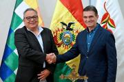 Paz toma juramento al nuevo ministro de Educación en medio de protestas