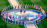 Andrea Bocelli y Ejae se lucen con el Himno oficial del Mundial