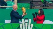 Salma Hayek e Infantino presentan la Copa del Mundo