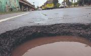 Brigadas agilizan arreglos de baches en distintas vías