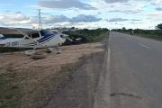 Piloto logra controlar avioneta en aterrizaje de emergencia y salva la vida de dos pasajeros
