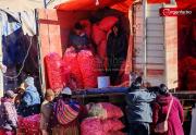 El Alto se abastece de verduras y los precios son rebajados a comparación de la semana pasada