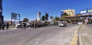 Policía toma control del peaje de la autopista y restablece la transitabilidad hacia el aeropuerto de El Alto