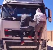 Chofer es hallado sin vida dentro de su camión en la ruta Oruro–La Paz