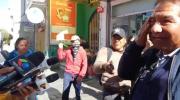 Golpean y lanzan tomates a dirigentes de la COB al ingresar al ampliado