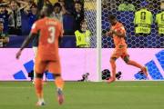 Costa de Marfil golpeó en el final y amargó el debut de Ecuador