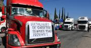 “Nuestras condiciones son inhumanas”: Transportistas atrapados en los bloqueos de vías claman por auxilio