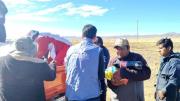 Llevan medicamentos, alimentos y enseres de primera necesidad a transportistas varados en Patacamaya