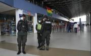 Tras impedir el ingreso de extranjeros argentinos al país, el Gobierno explica sus medidas migratorias
