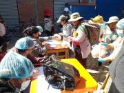 Población agradece la venta de pollo a Bs 18 el kilo en EMAPA