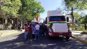 Transporte pesado cerca la Gobernación y pide a Loza actuar ante los bloqueos