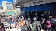 Venta de pollo: reportan largas filas y reclamos en sucursales de Emapa