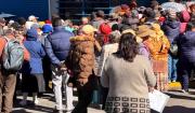 Largas filas e incidentes; el drama de familias que buscan adquirir pollo en Emapa