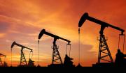 El petróleo bajó de los 80 dólares mientras los mercados esperan detalles del pacto entre Estados Unidos e Irán