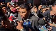 Por alentar los bloqueos, un grupo de personas increpa al senador Nilton Condori