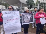 Pacientes renales y oncológicos protestan por falta de medicamentos