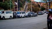 Ni en peores épocas se vio esto: Choferes pasan noches frías en sus vehículos en busca de combustible