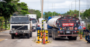 YPFB envía 10.000 litros por estación en La Paz y El Alto, pero solo cubre a 250 vehículos diarios