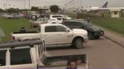 Productores cruceños protestan en el aeropuerto de Viru Viru en demanda del desbloqueo de carreteras