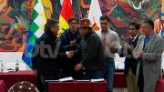 Gobierno y la COB sellan un acuerdo y logran la pacificación del país
