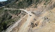 Choferes denuncian ataques con dinamita y piedras durante bloqueo en Llavini