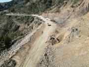 Conductores denuncian ataque con dinamita y piedras durante bloqueo en Llavini