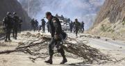 Policías y militares activan operativo para desbloquear la ruta Cochabamba