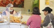 Disminuye el precio del kilo de pollo en mercados de La Paz y Cochabamba
