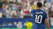 Mbappé no afloja y queda a 2 goles del récord de Messi