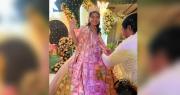 Video: Quinceañera sorprende al lucir un vestido cubierto de billetes